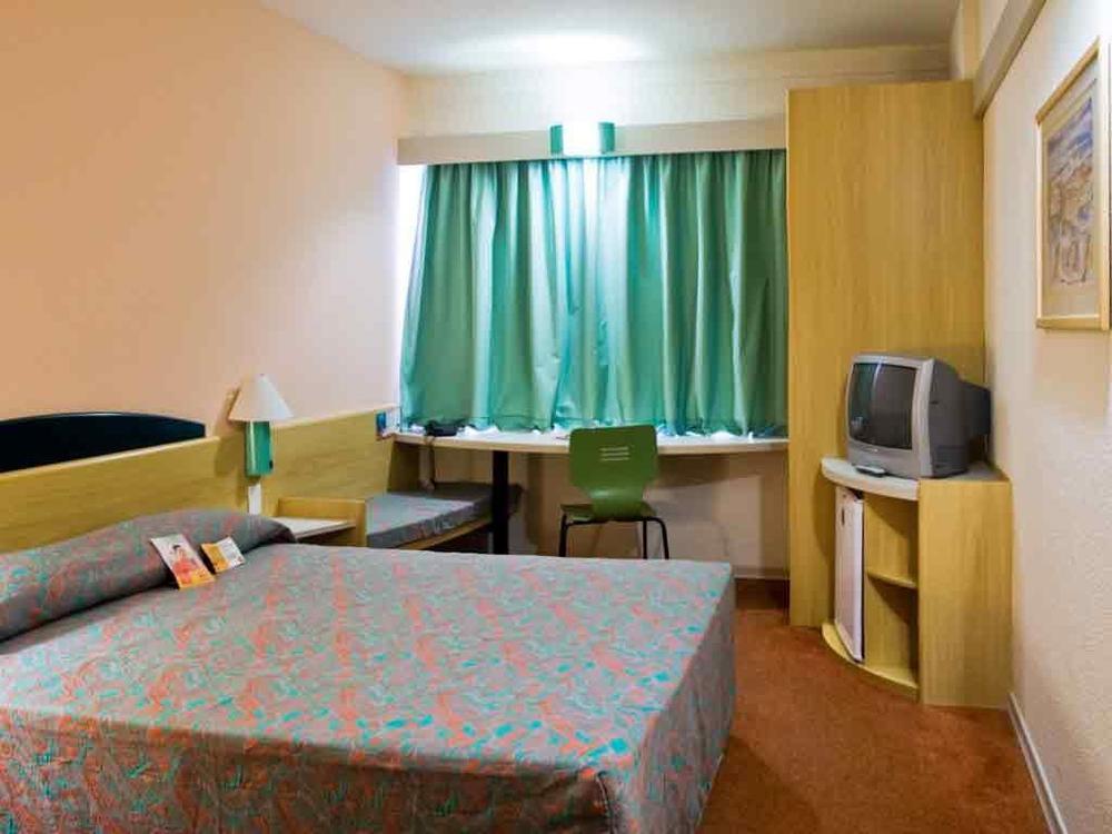 Ibis Tambore Barueri Bagian luar foto